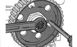 Удерживание ведущей шестерни распределительного вала от проворачивания